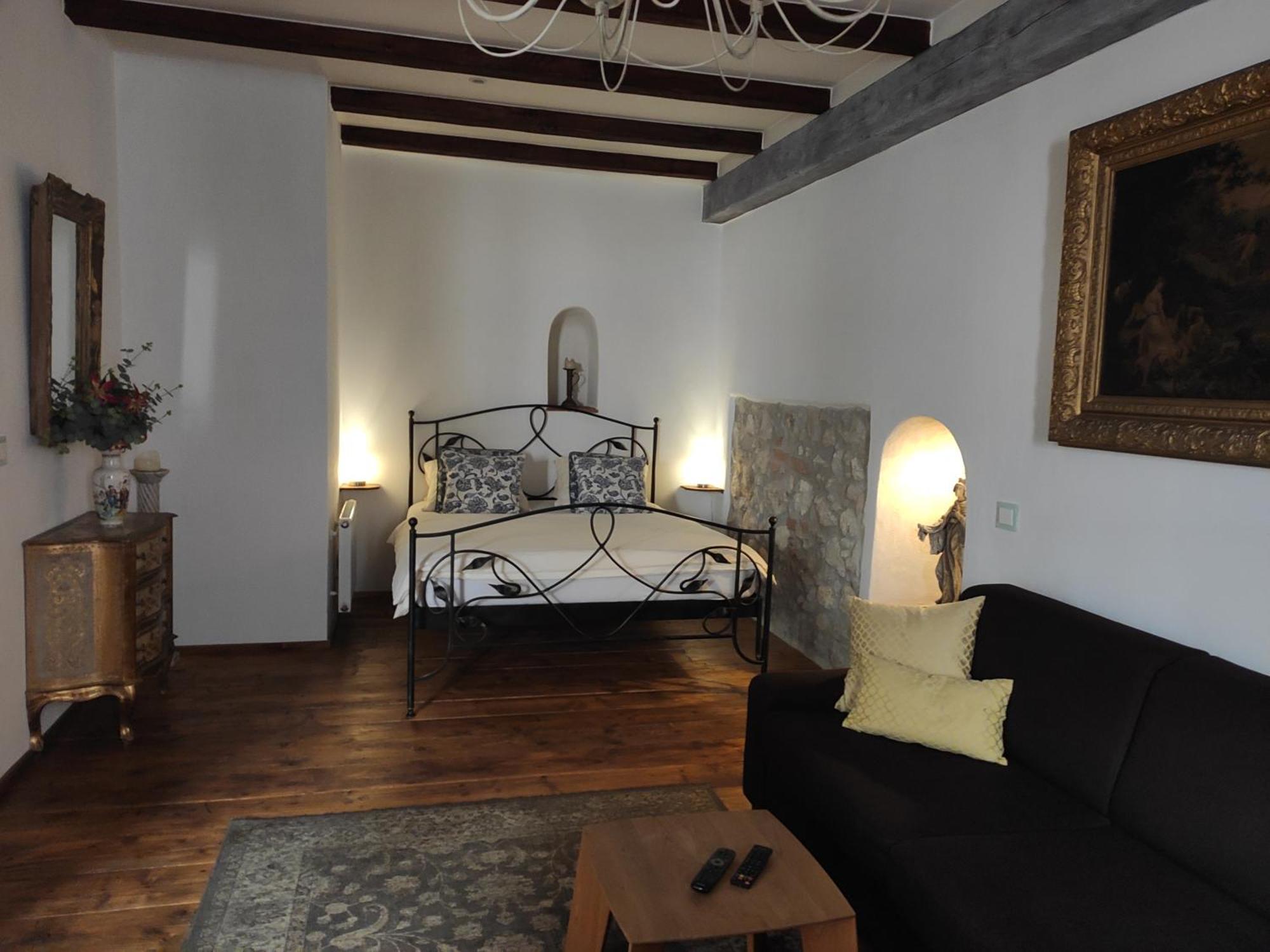 Apartmany Antico Микулов Экстерьер фото